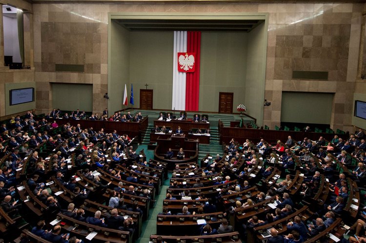 Sejm przyjął uchwałę w sprawie reparacji wojennych. Dodano poprawkę o Rosji