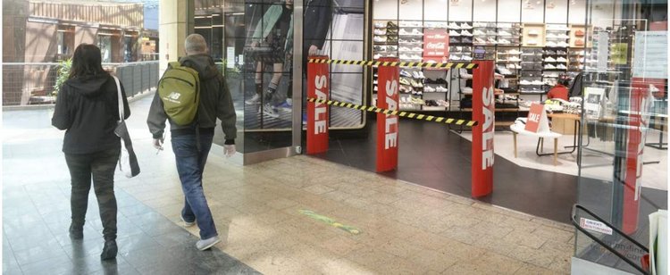 Kiedy znikną obostrzenia i sklepy zostaną otwarte? Środa jest kluczowym dniem, wtedy decyzja może zostać podjęta