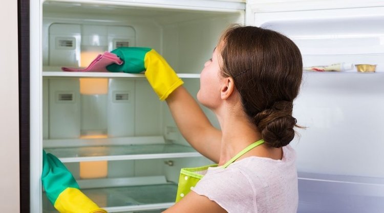 Jak wyczyścić lodówkę domowymi metodami? Garść skutecznych porad