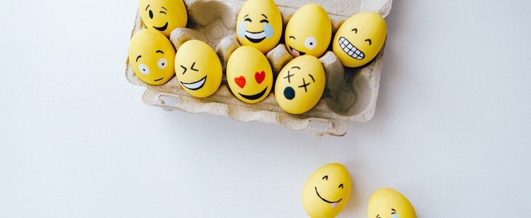 Pisanki na ostatnią chwilę - jajka wyglądające jak emotki
