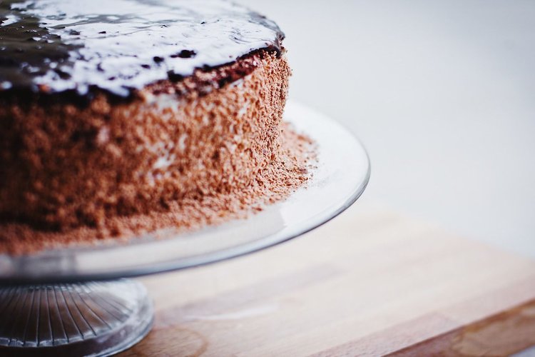 Brownie z masą i polewą karmelową