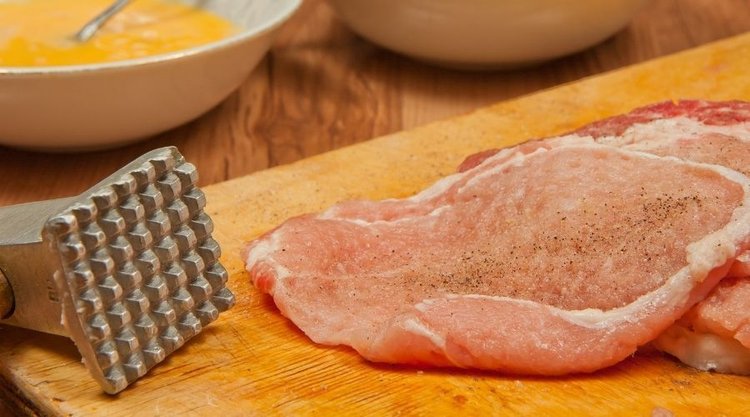 Maślankowe kotlety schabowe w chrupiącej panierce. O niebo lepsze od tradycyjnych