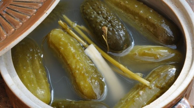 Zupa ogórkowa za grosze z wody po ogórkach kiszonych