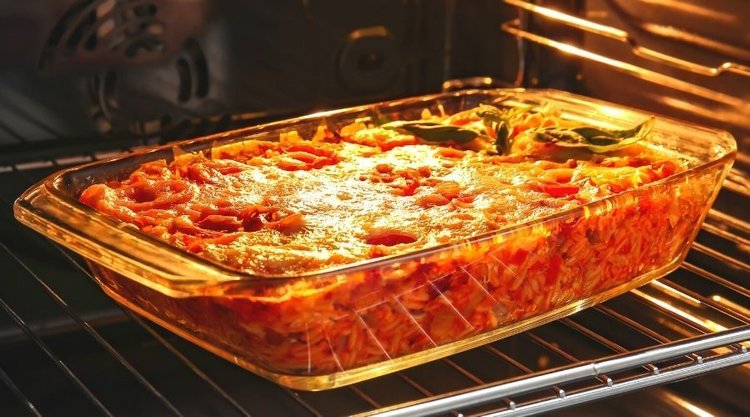 Zapiekanka ryżowa z serem i pomidorami. Szybki i tani obiad