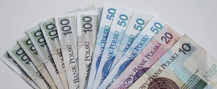 Ogromne podwyżki dla pracowników samorządowych. Niektórzy dostaną prawie 2000 zł więcej