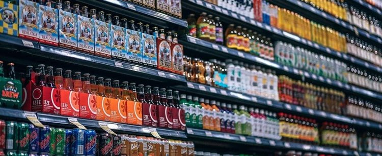 Podatek cukrowy. Wiemy już, o ile zdrożeją słodkie napoje i małpki