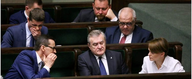 Ogromne nagrody w środku pandemii. Pracownicy ministerstw nie mogą narzekać