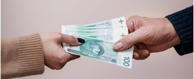 Rząd planuje podwyższyć ceny mandatów. Żeby je zapłacić, potrzebny będzie kredyt