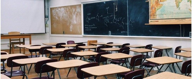Kolejne szkoły odwołują zajęcia. Na jaw wychodzą zakażenia wśród nauczycieli