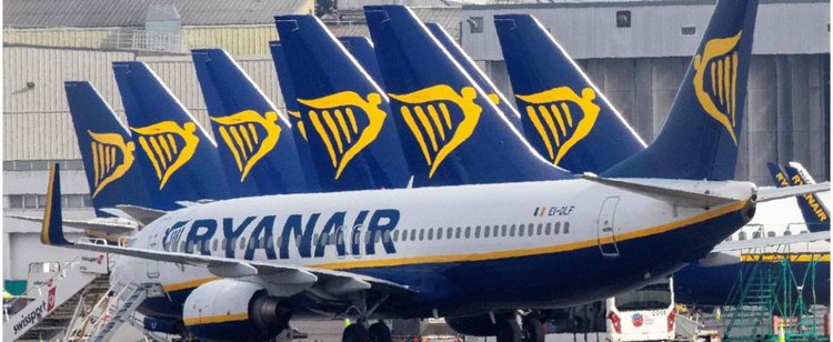 Ryanair usuwa kolejne loty ze swojego rozkładu. Przez powrót obostrzeń