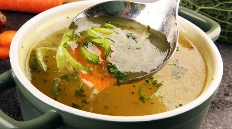 Złocisty i aromatyczny rosół z dodatkiem curry. Nigdy nie zrobisz inaczej