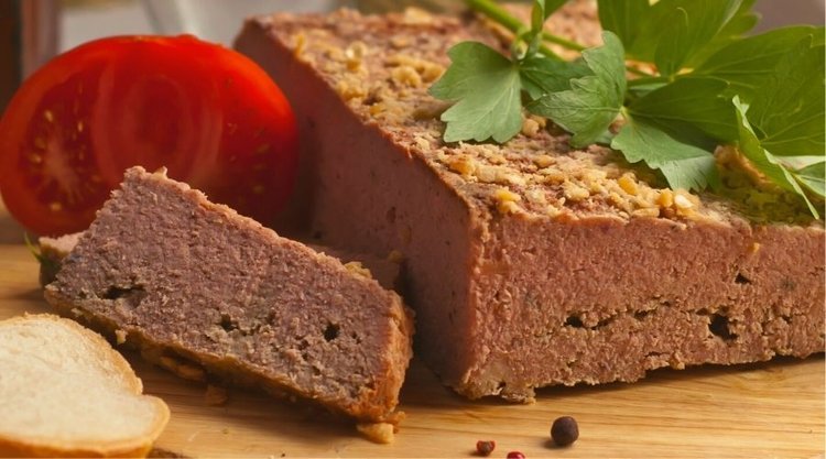 Co dodać do masy, żeby pasztet nie wyszedł suchy jak wiór? Znamy odpowiedź