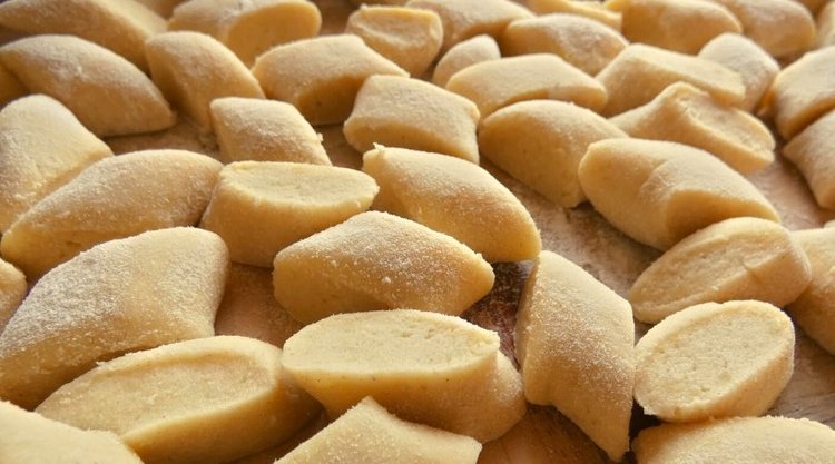 Delikatne, rozpływające się w ustach kopytka z kaszą manną
