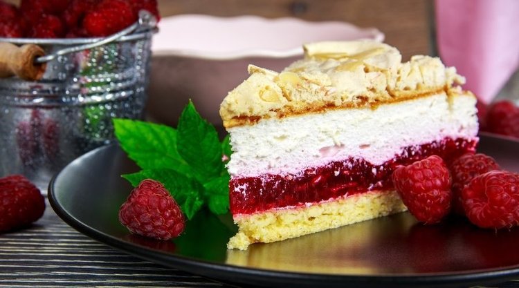 Słynna malinowa chmurka bez pieczenia. Idealne ciasto na deser