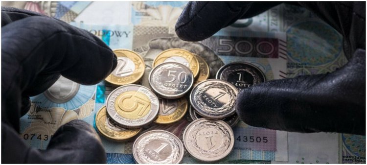 Oszuści podszywają się pod banki i każą instalować aplikację. Potem pieniądze znikają z konta