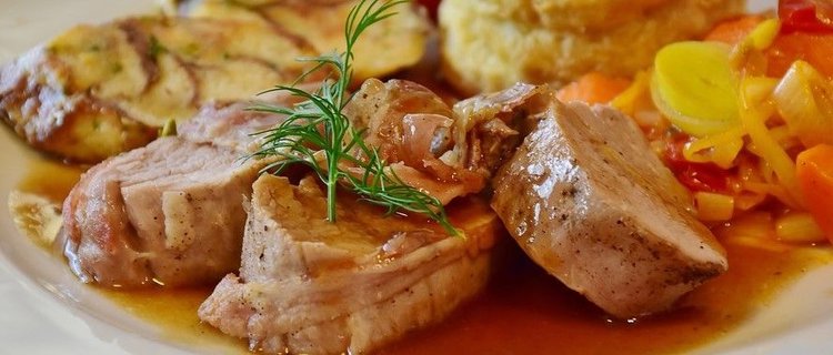 Schab w sosie z porem i marchewką