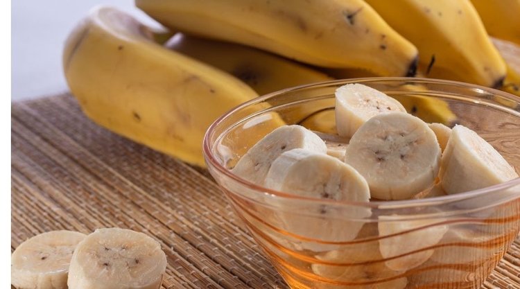 Czy można jeść czarną końcówkę banana?