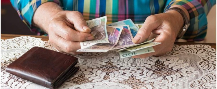 IKE czy ZUS? Ekspert tłumaczy, gdzie lepiej ulokować oszczędności