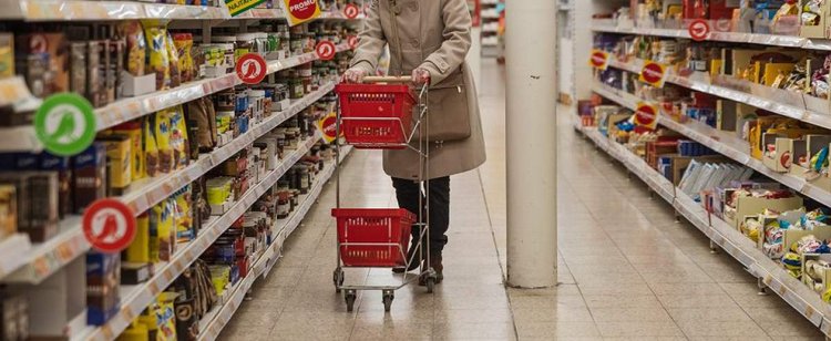 Auchan zapowiedział całkowite wycofanie jajek z chowu klatkowego