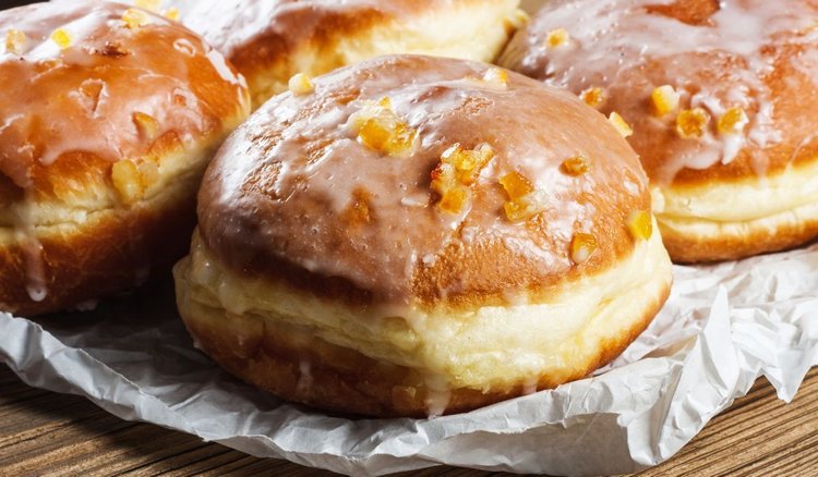 Co oznacza pękający lukier na pączkach? Warto mieć świadomość, mnóstwo osób jest w błędzie