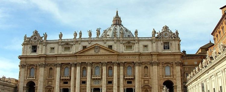 700 tys. euro do kieszeni kardynała i łapówki dla świadków. Skandal z pedofilią w tle wstrząsnął Watykanem