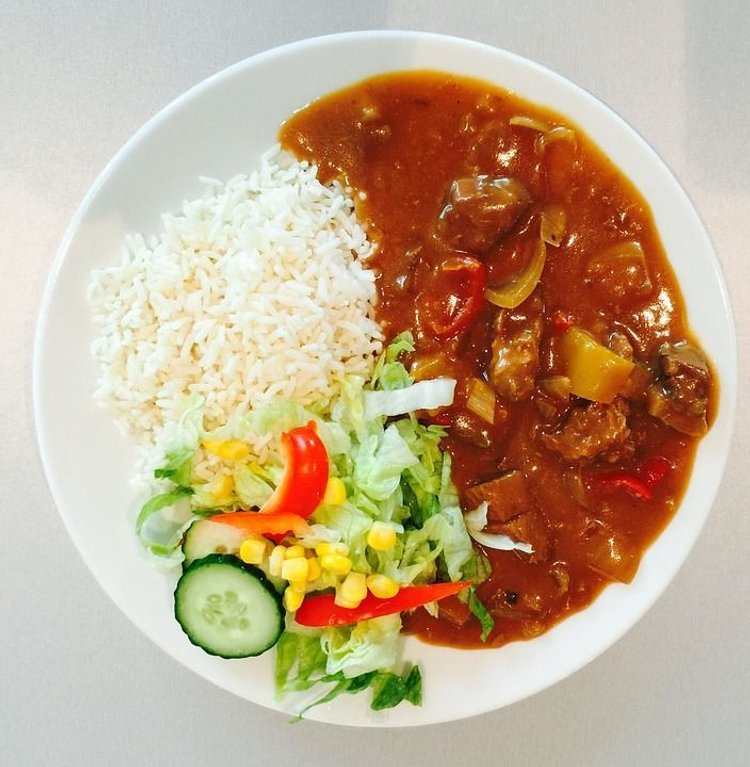 Tajskie curry z ciecierzycą, dynią i szpinakiem