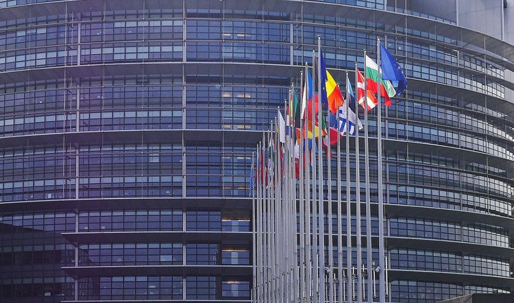 Parlament Europejski przyjął wniosek Ukrainy o wstąpienie do Unii