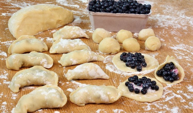 Jak zrobić pierogi z jagodami? Mamy sprawdzony przepis