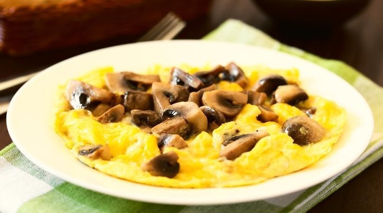 Pyszny omlet z pieczarkami bez ani jednego jajka. Zaskoczy was dobrze znanym smakiem