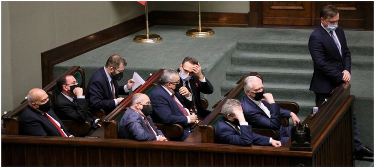 Rząd majstruje przy ustawie o posiadaniu broni. Ma być jeszcze trudniej o zezwolenie