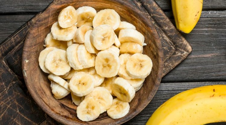 Najlepsze domowe lody bananowe o smaku orzechów. Czysta rozkosz