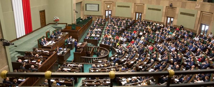 Najnowszy sondaż poparcia zaskoczył. Tego ugrupowania jeszcze w rankingu nie było