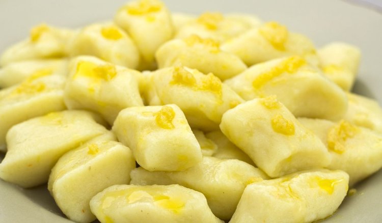 Kopytka z ziemniaków z poprzedniego dnia. Pyszne, tanie i nic się nie zmarnuje