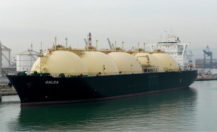 Gazowiec Lech Kaczyński przyjął pierwszy ładunek LNG