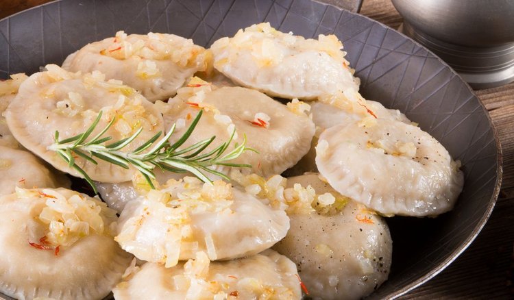 Obłędne pierogi z kaszanką. Biją na głowę ruskie i z mięsem