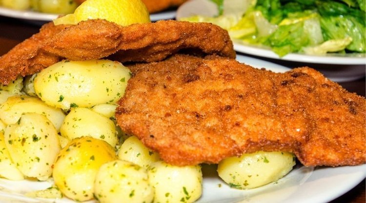 Kotlety z piersi kurczaka marynowane w jogurcie. Wychodzą obłędnie soczyste