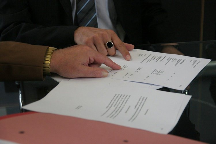 ZUS: osoby na świadczeniu przedemerytalnym muszą złożyć powiadomienie o przychodach do 31 maja