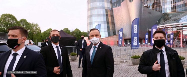 TVP dziarsko zapowiada organizację debaty. Nie będzie tylko miał kto debatować, bo zainteresowany jest jeden