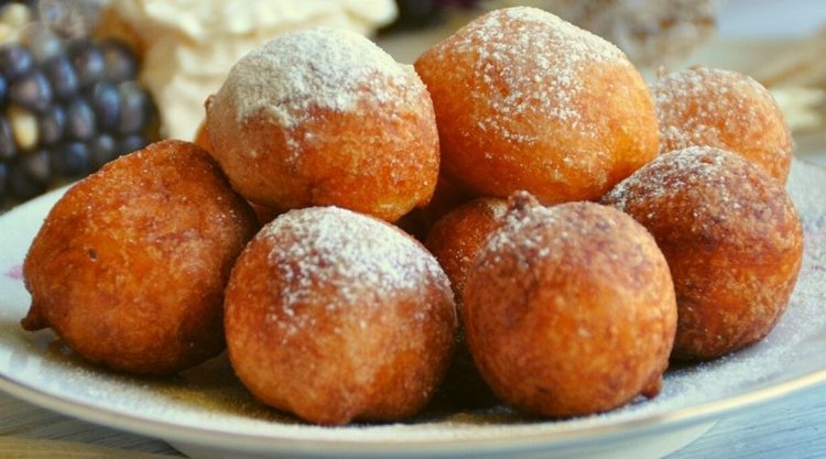 Lżejsze od klasycznych pieczone pączki. Mniej kalorii bez utraty smaku