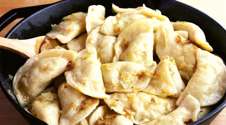 Zaskakujące pierogi z bigosem. Ich smak Cię zachwyci 
