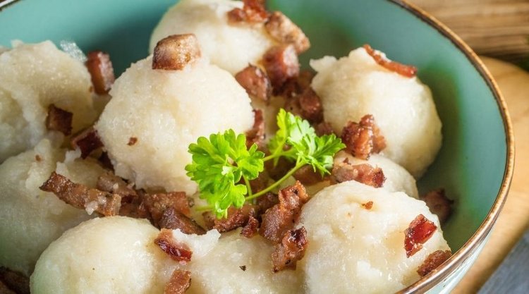  Pyzy z nadzieniem z mięsa po rosole. Nic się nie zmarnuje