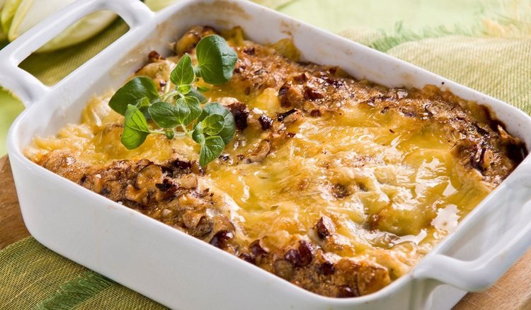 Pomysł na tani obiad - zapiekanka makaronowa z serem i pieczarkami