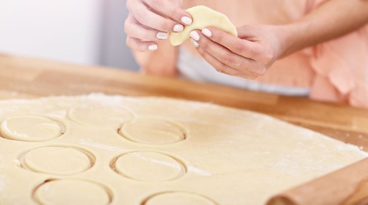 Prosty sposób na elastyczne ciasto na pierogi