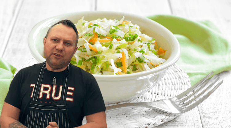 Boska surówka z białej kapusty w pysznej słodko-kwaśnej zalewie autorstwa Tomasza Strzelczyka
