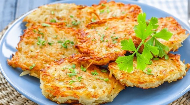 Przepyszne placki z kalarepy. Idealne na wiosenny obiad