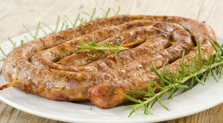 Wielkanocna biała kiełbasa w sosie musztardowo-miodowym. Po prostu idealna