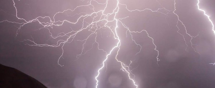 Ostrzeżenia II stopnia, nadciągają gwałtowne burze. 6 województw w niebezpieczeństwie, może dotyczyć także i ciebie