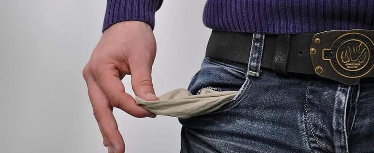 480 zł w dół na umowie zlecenia. Rząd szykuje cięcie wypłat milionów Polaków