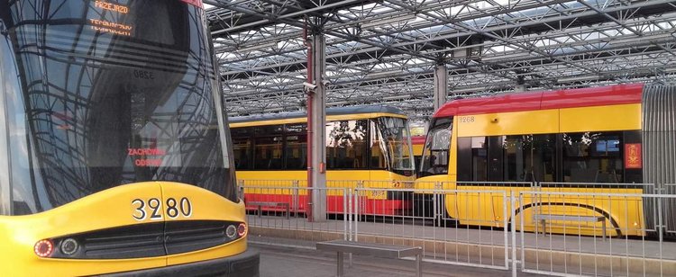 Do szkoły, pracy lub do znajomych. Praktyczny przegląd cen biletów komunikacji miejskiej w Polsce