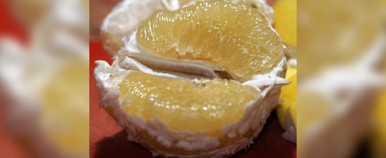 Pomelo owija się folią, są ku temu powody